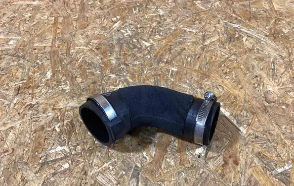 Porsche Macan (95B) Intercooler pipe mounting bracket 95b145833e