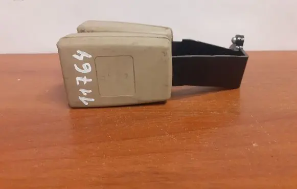 Audi A8 S8 D3 4E Middle seatbelt buckle (rear) 4E0857739A 11764