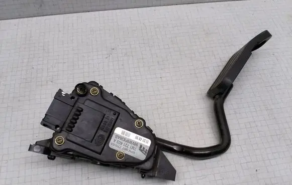 Seat Alhambra (Mk1) Accelerator throttle pedal 7M1721603A 98VW9F836AB