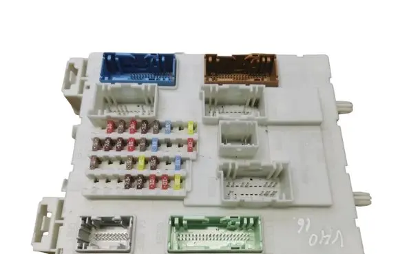 Volvo V40 Fuse module 31453131 4034372443 190117