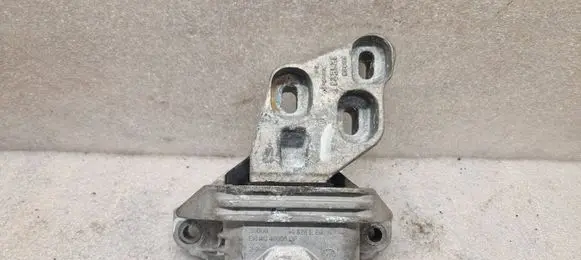 Engine mount bracket