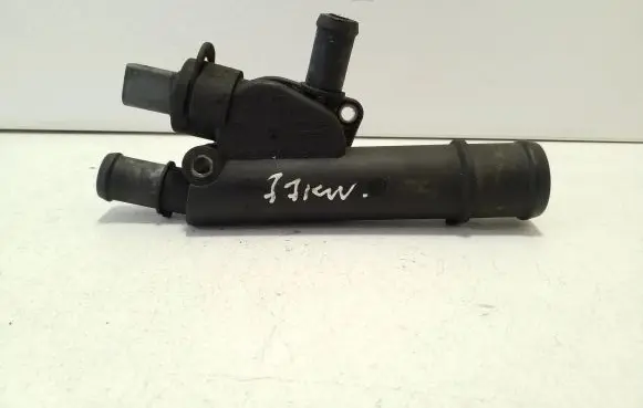 Volkswagen PASSAT B6 Engine coolant pipe/hose 038121132D