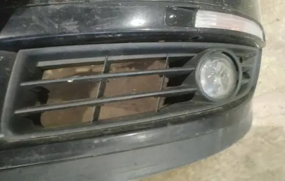 Volkswagen PASSAT B6 Front bumper lower grill 