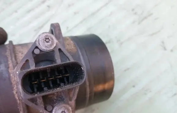 Volkswagen Touran I Mass air flow meter 074906461B 0281002461