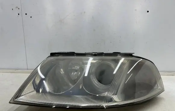 Volkswagen PASSAT B5.5 Headlight/headlamp 3b0941015an