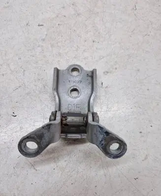 Chevrolet Captiva Front door lower hinge 