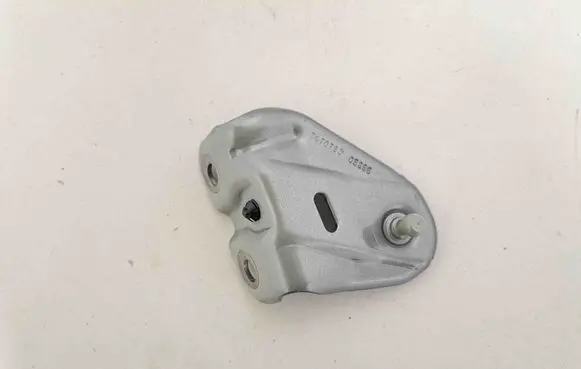 Engine bonnet/hood hinges