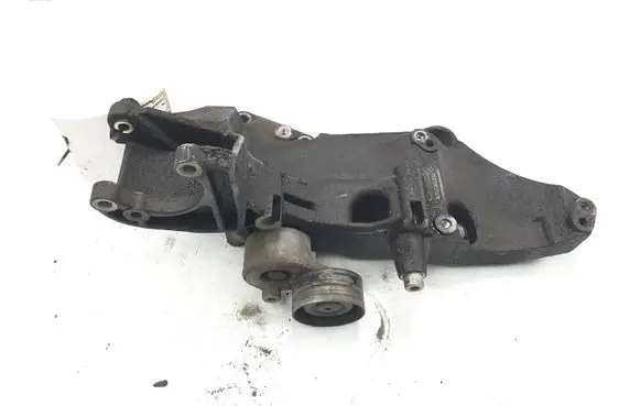 Opel Vivaro Engine mounting bracket 8200183234