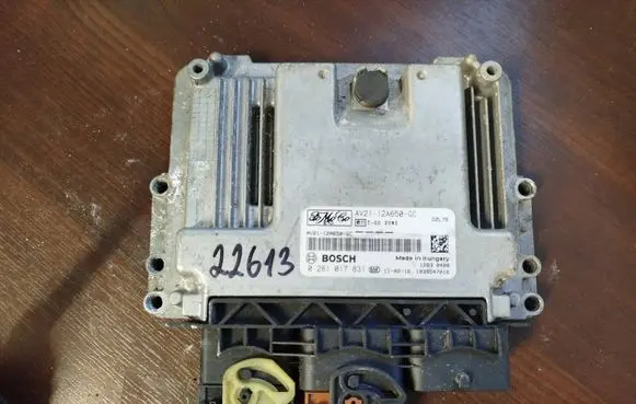 Ford Focus Engine control unit/module av2112a650gc av21-12a650-gc 0281017831