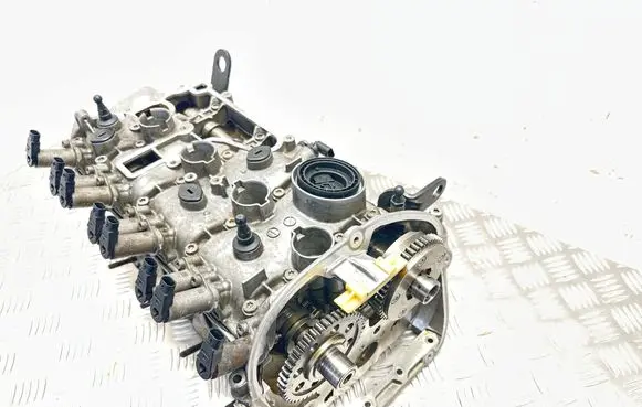 Audi A5 8T 8F Engine head 06H103373K 06H103697A C271302302