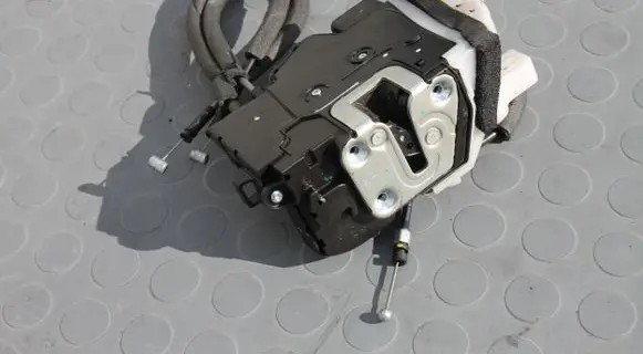 Hyundai ix35 Front door lock 813202Y020