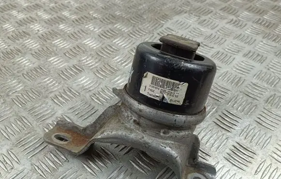 Volvo XC60 Engine mount bracket 6G926F01220