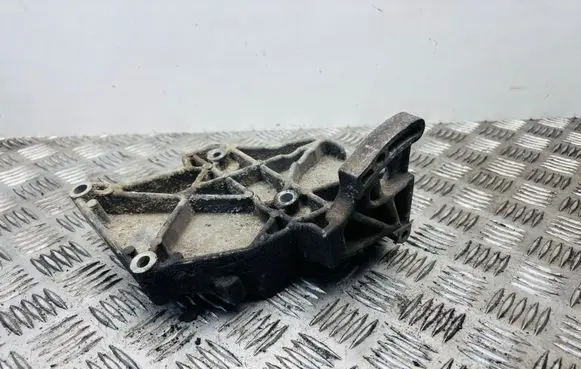 Audi A4 S4 B5 8D A/C compressor mount bracket 058260885A