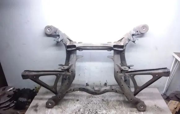 Volkswagen Touareg I Rear subframe 7L0500041