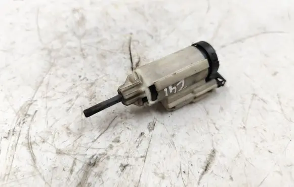 Audi A4 S4 B7 8E 8H Brake pedal sensor switch 8E0927189B 19322005