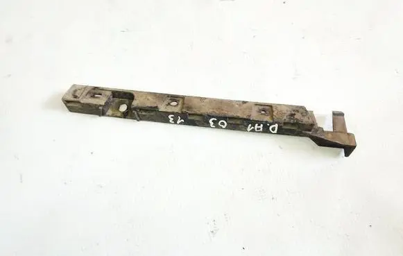 Front bumper mounting bracket
