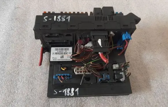 Mercedes-Benz E W211 SAM control unit A2115453101 2115453101