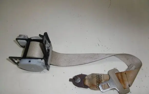 Infiniti Q70 Y51 Rear seatbelt