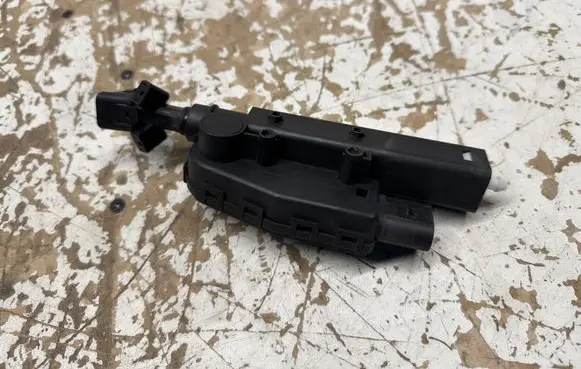 Volvo XC60 Headlight washer spray nozzle 31301043