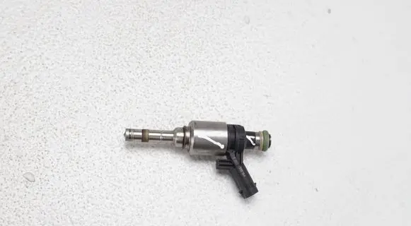 Audi A4 S4 B8 8K Fuel injector 0261500164
