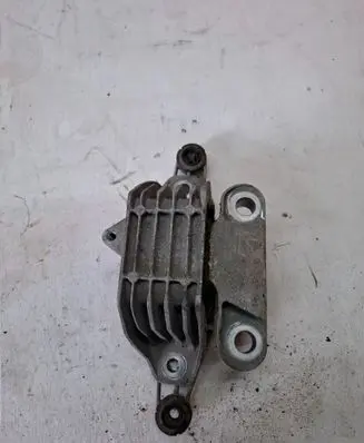 Opel Insignia B Engine mounting bracket 84080173