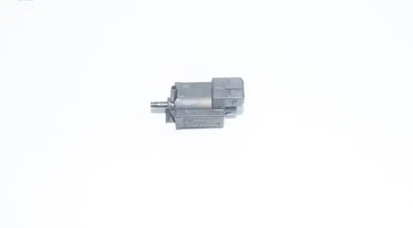 BMW 3 F30 F35 F31 Vacuum valve 7810831