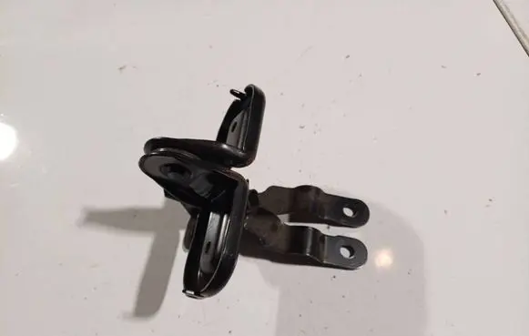 Hyundai Tiburon Tailgate/trunk/boot hinge