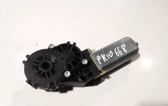 Volkswagen PASSAT B6 Seat adjustment motor 0390203224