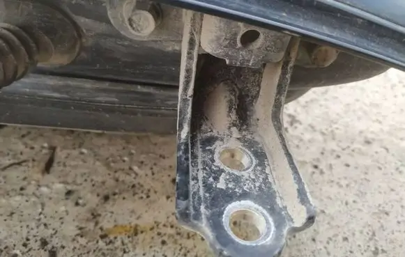 KIA Sportage Rear door lower hinge