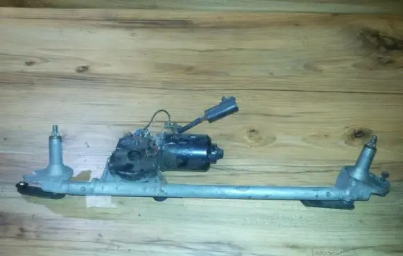 Chrysler Neon I Front wiper linkage and motor