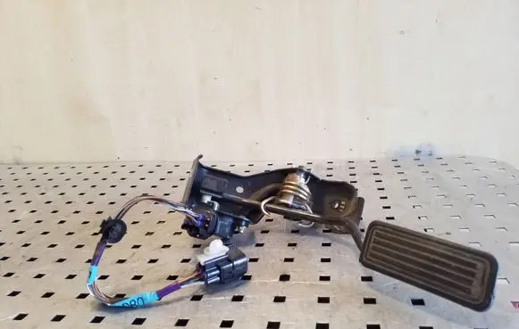 Toyota Corolla E120 E130 Accelerator throttle pedal