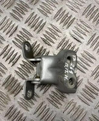 Toyota Avensis T250 Front door lower hinge 