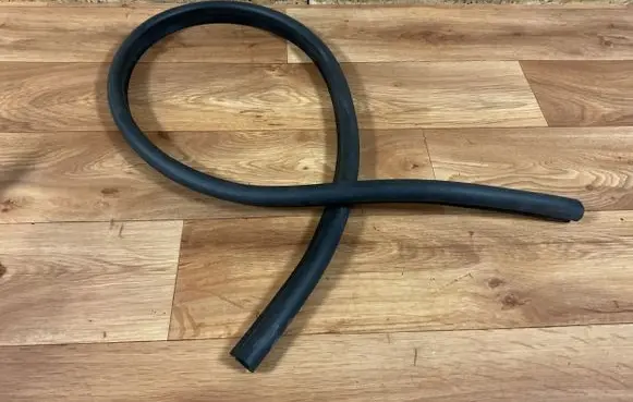 Volvo V70 Engine compartment rubber 
