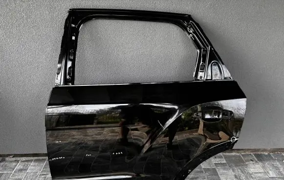 Bentley Bentayga Rear door