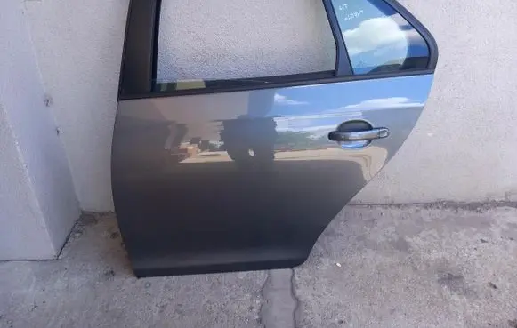 Volkswagen Jetta V Rear door