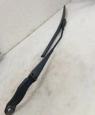 Porsche Macan (95B) Front wiper blade arm W000041783