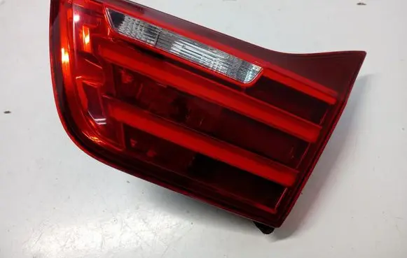 Tailgate rear/tail lights
