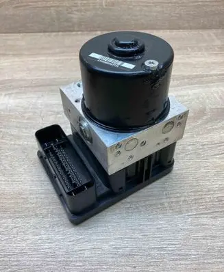 BMW 1 E81 E87 ABS Pump 6777159 6777158