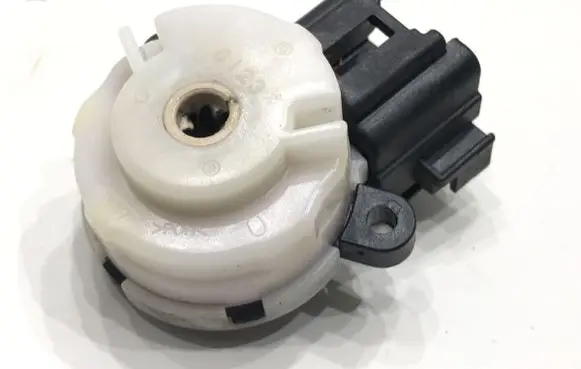 Suzuki Swift I Ignition lock 