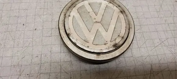Volkswagen PASSAT B4 Non-original wheel cap A701