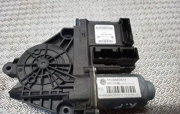 Volkswagen Caddy Front door window regulator motor 1T0959701T