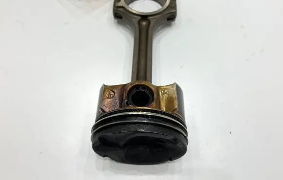 Renault Captur Piston with connecting rod 72L74