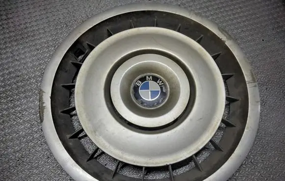 BMW 5 E34 R15 wheel hub/cap/trim 36131181532