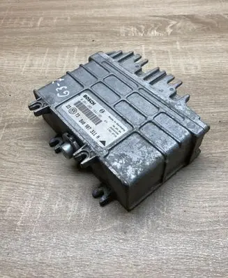 Volkswagen Golf III Engine control unit/module ECU 8A0907311H 0261203184