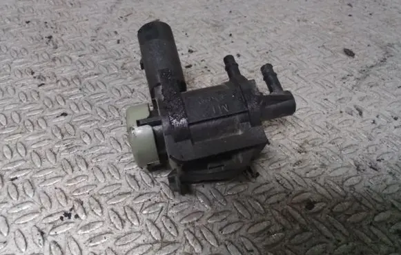 Volkswagen Golf IV Vacuum valve 1J0906283C