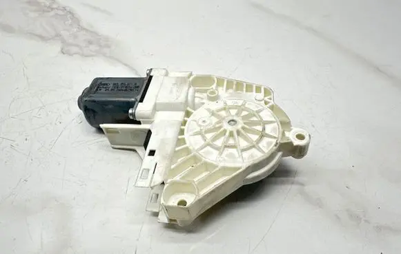 Porsche Cayenne (92A) Rear door window regulator motor 8K0959811A