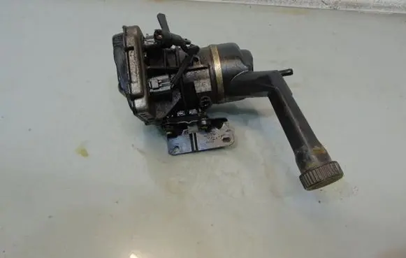 Citroen C4 II Picasso Power steering pump 9684979080