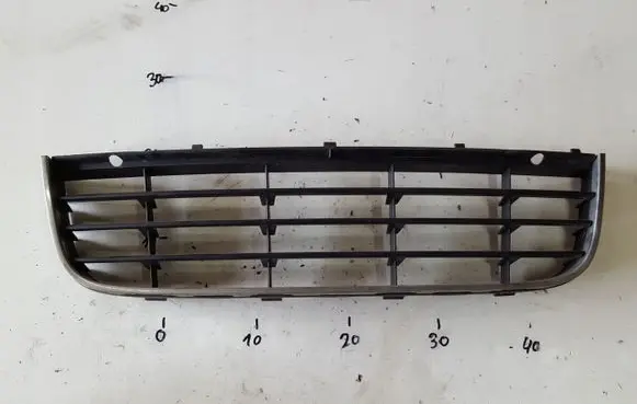 Volkswagen Jetta V Front bumper lower grill