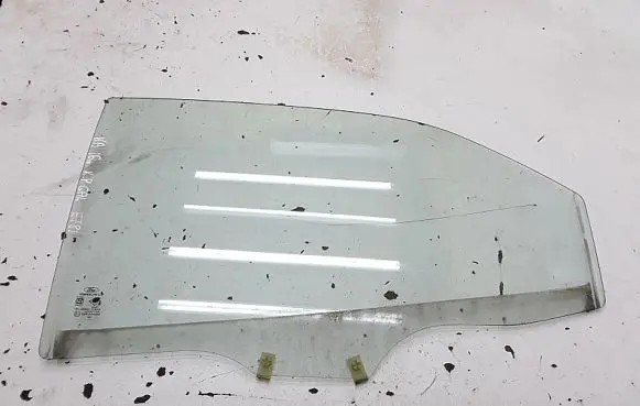 Rear door window glass