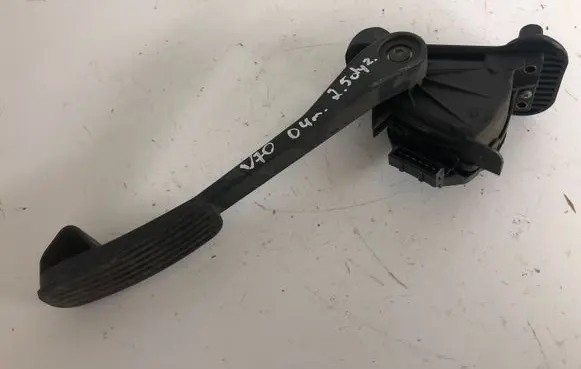 Volvo V70 Accelerator throttle pedal 9496822
